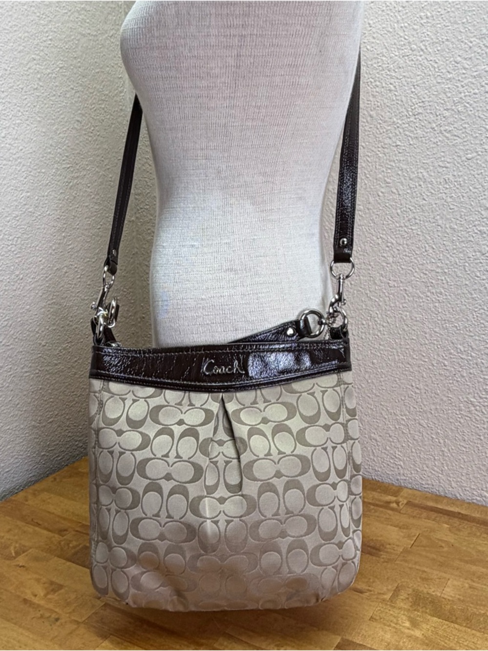 Coach Ashley Signature Hippie Crossbody Bag Khaki Mahogany Patent Leather F20111 - Picture 3 of 10